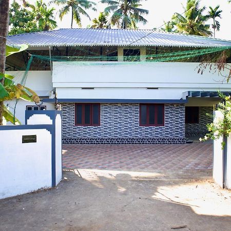 Ambili Riverfront Villa With Party Hall Irimbranallur Kültér fotó
