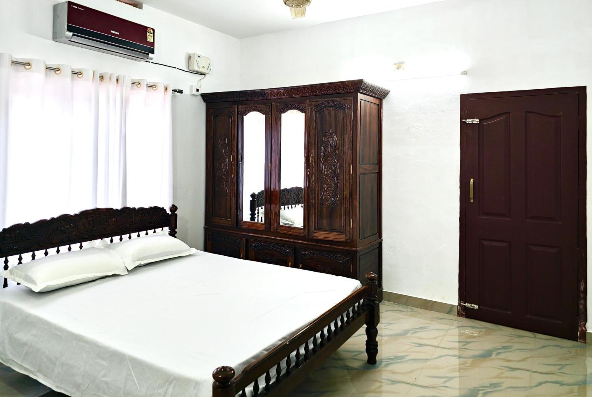 Ambili Riverfront Villa With Party Hall Irimbranallur Kültér fotó